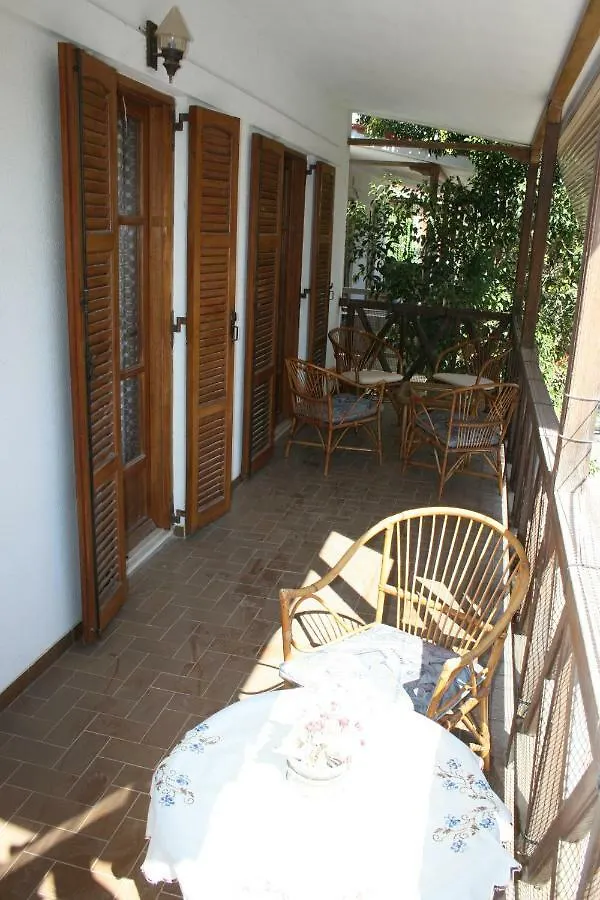 Entire Traditional Apartment At The Sea Nea Plagia