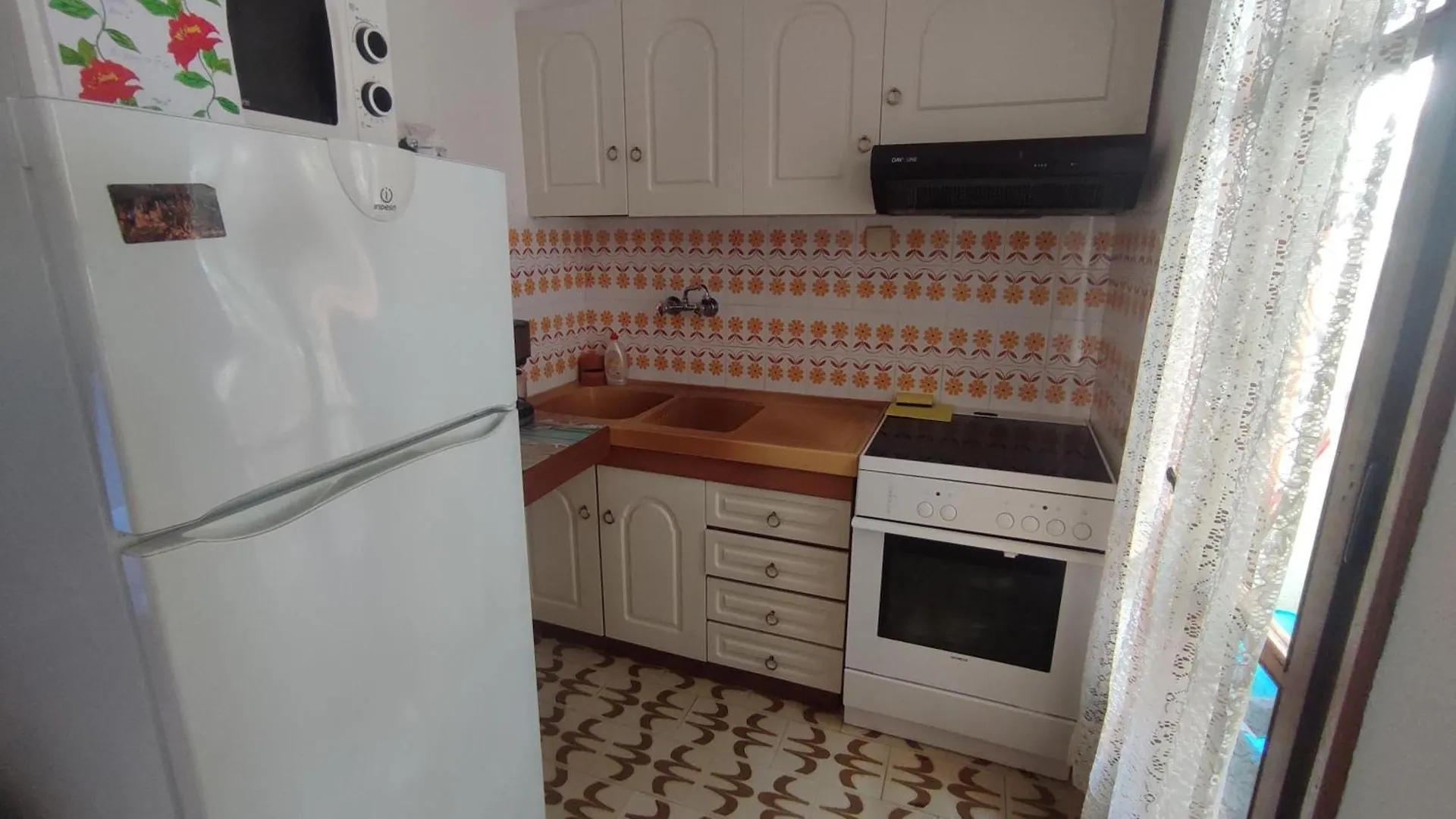 Entire Traditional Apartment At The Sea contacts
