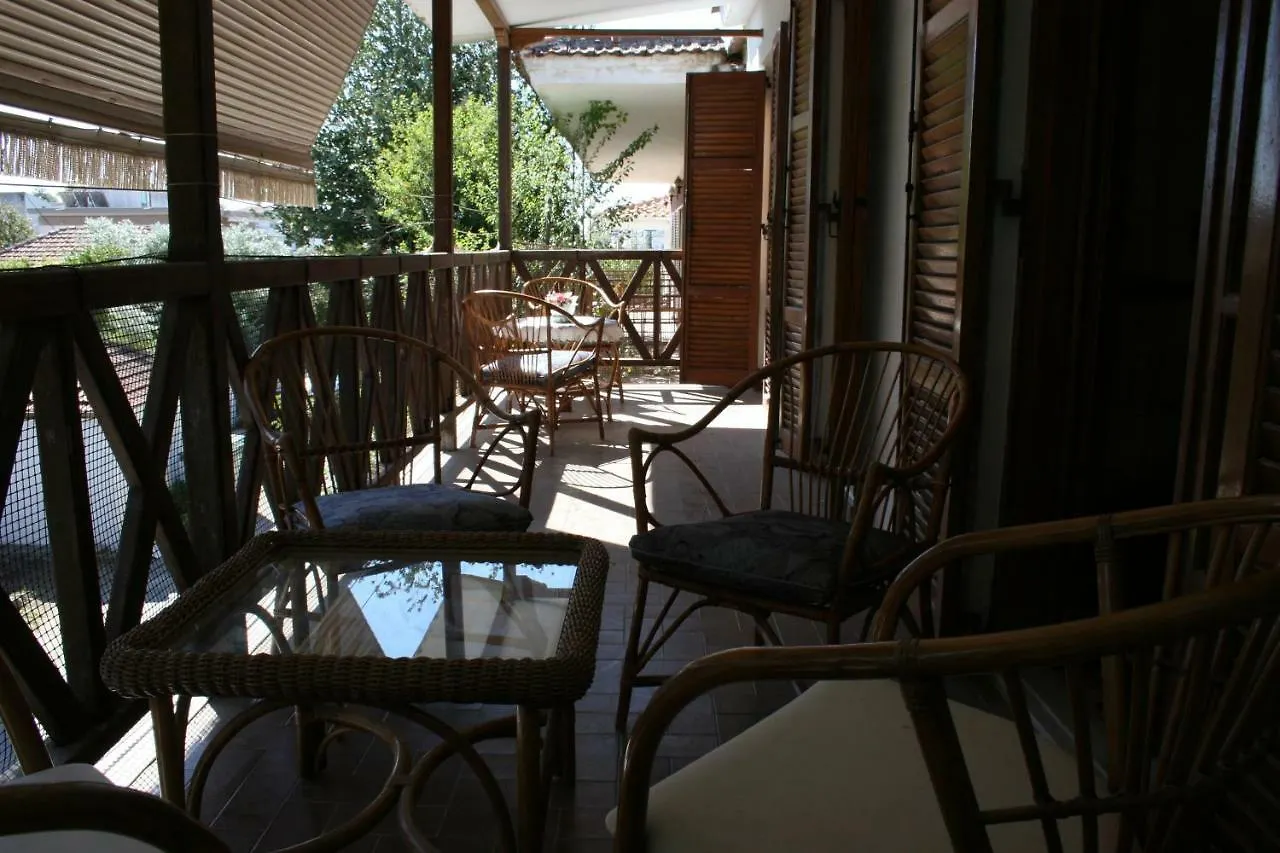 Entire Traditional Apartment At The Sea Nea Plagia