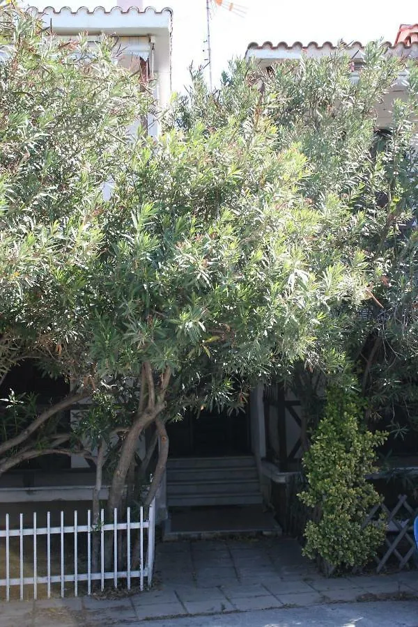 Entire Traditional Apartment At The Sea Nea Plagia